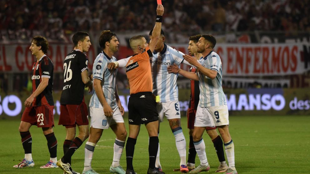 El cl�sico entre Racing y River ser� dirigido por el mejor �rbitro del f�tbol argentino: los jueces de los octavos de final del Clausura 2025