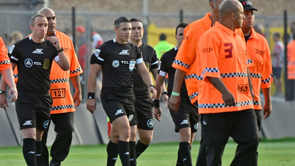 El �rbitro Andr�s Gariano amenaz� a Frank Dar�o Kudelka tras el escandaloso final de Barracas vs. Hurac�n: "Te voy a romper todo"