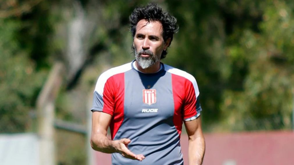 Eduardo Domínguez destrozó a la dirigencia de Estudiantes y puso en duda su continuidad: "Ya me quisieron sacar a mitad de año"