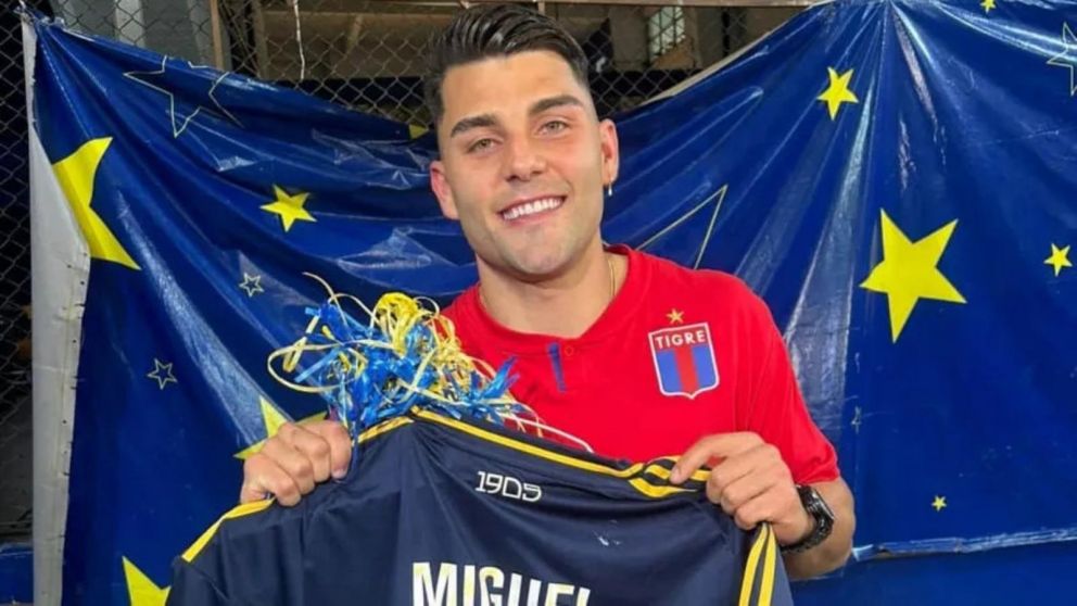 VIDEO: Boca le entregó a Nacho Russo la camiseta homenaje a Miguel Ángel Russo que apareció en Uruguay