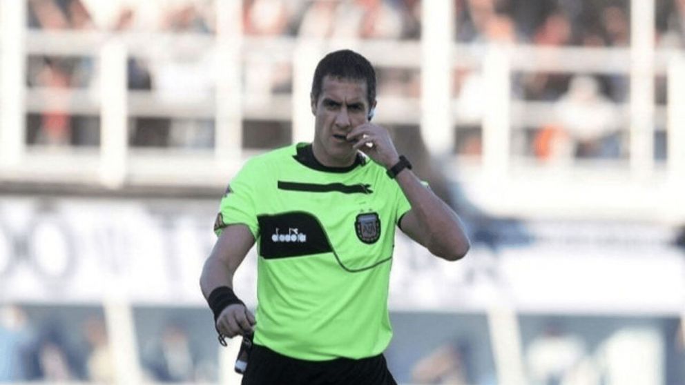 El increíble favor arbitral de Echavarría a Deportivo Madryn que liquidó a Morón: el Aurinegro pasó a la final del Reducido y el plantel del Gallo reaccionó contra la policía