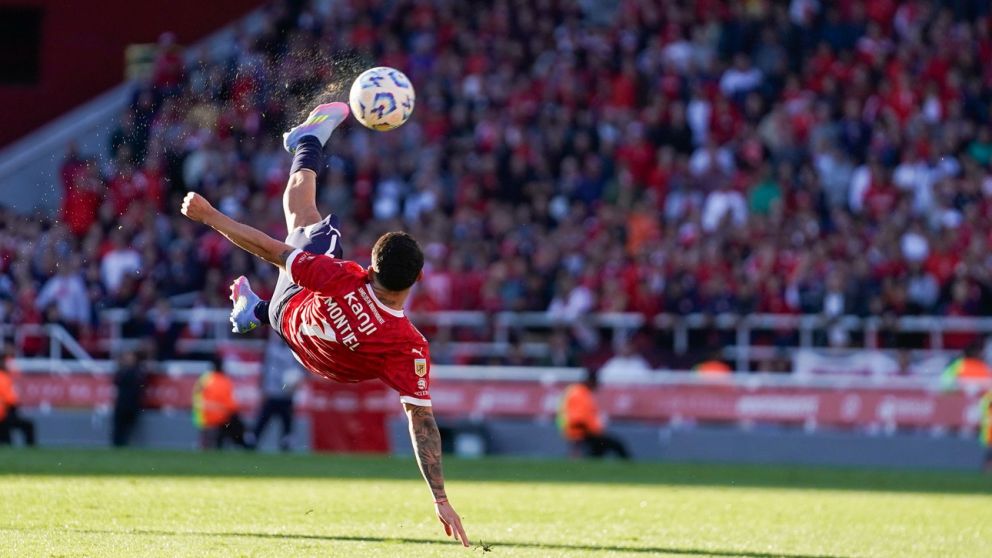 Mejor gol del a�o: dos futbolistas argentinos fueron nominados al premio Pusk�s