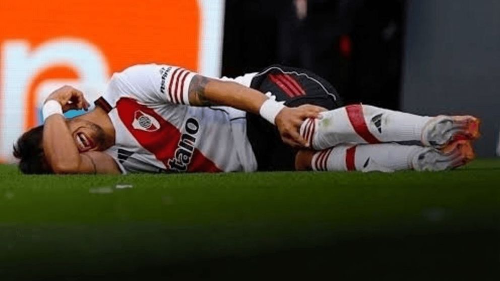 Atención River: Maxi Meza fue operado con éxito de la grave lesión sufrida en el Superclásico ante Boca