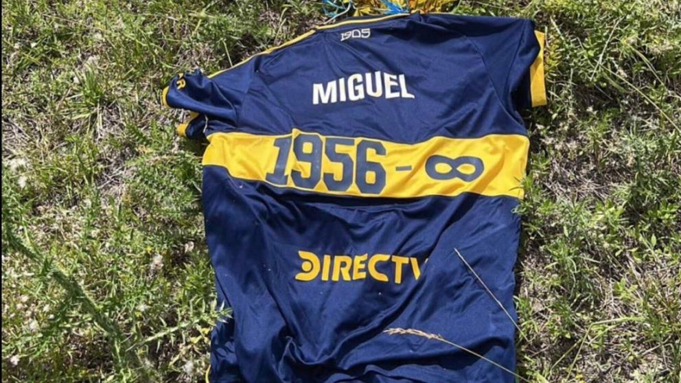 La camiseta que Boca mandó al cielo en homenaje a Miguel Ángel Russo apareció en Uruguay: qué harán con la casaca