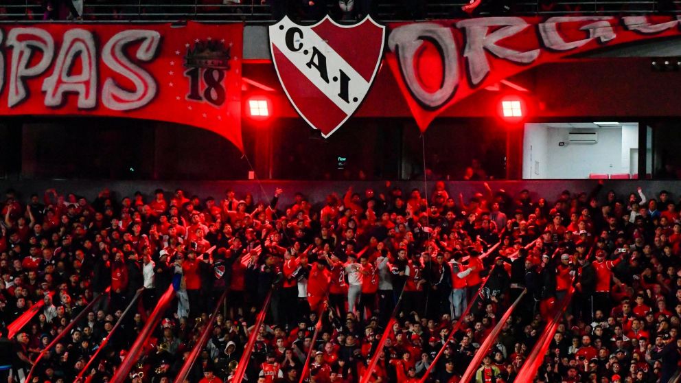 Independiente en llamas: los hinchas se manifestaron en la sede en contra de la Comisión Directiva