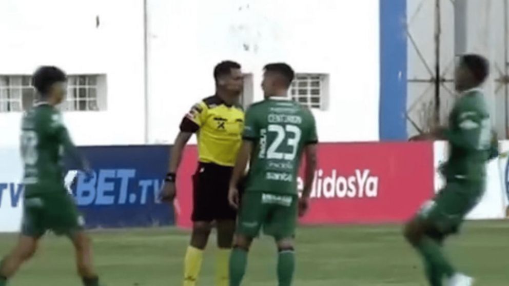 Ricardo Centurión y un nuevo escándalo: la dura sanción que puede recibir por golpear a un árbitro en Bolivia