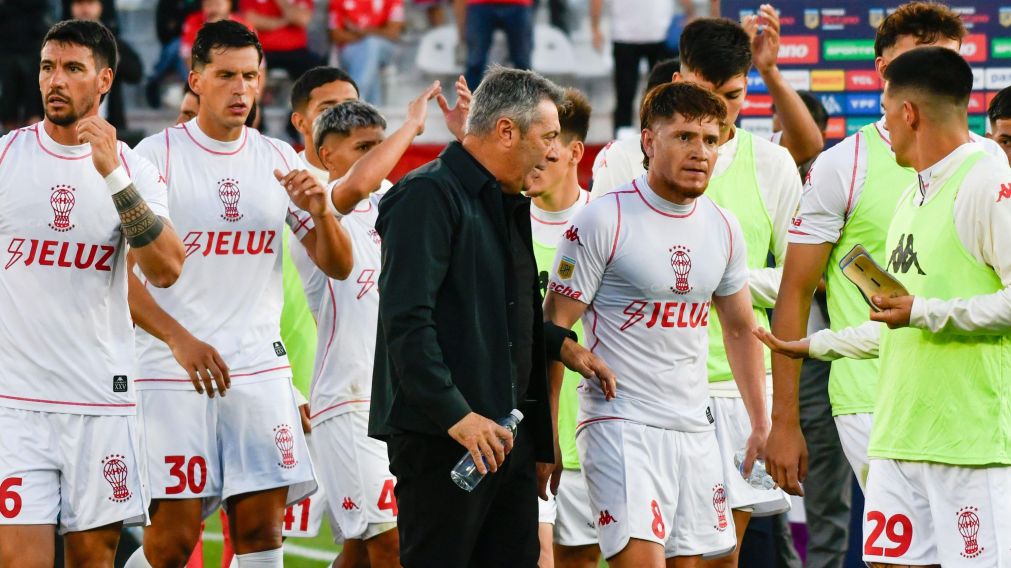 Huracán es un caos: la escandalosa reacción del Colo Gil contra sus compañeros tras la derrota ante Newell's
