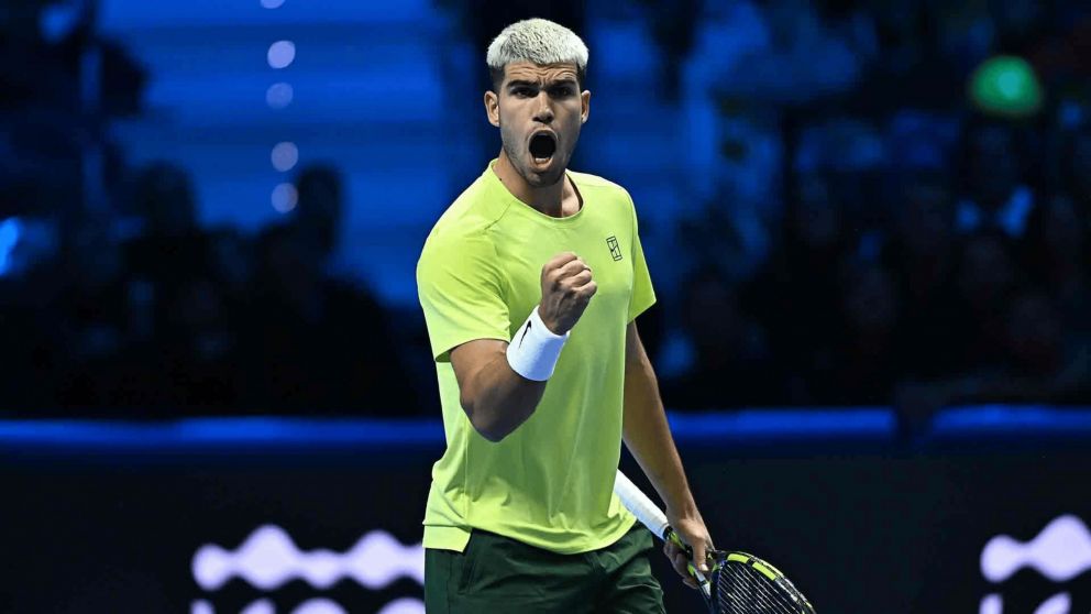Carlos Alcaraz empezó con el pie derecho las ATP Finals 2025