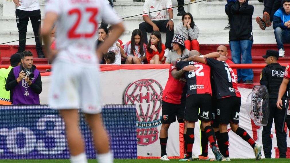 Newell's ganó un partido clave por la permanencia y complicó más a Huracán en el Torneo Clausura