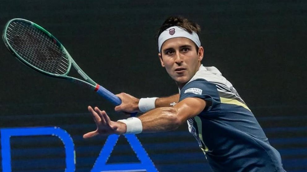 Tomás Etcheverry le ganó con mucho esfuerzo a Mackenzie McDonald en el ATP 250 de Atenas