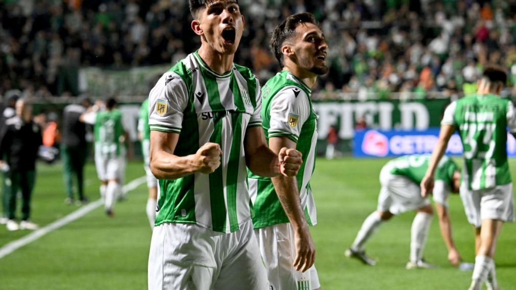 Banfield se río de Lanús en el clásico del Sur, festejó la paternidad con el Granate y consolidó su permanencia en la Liga Profesional