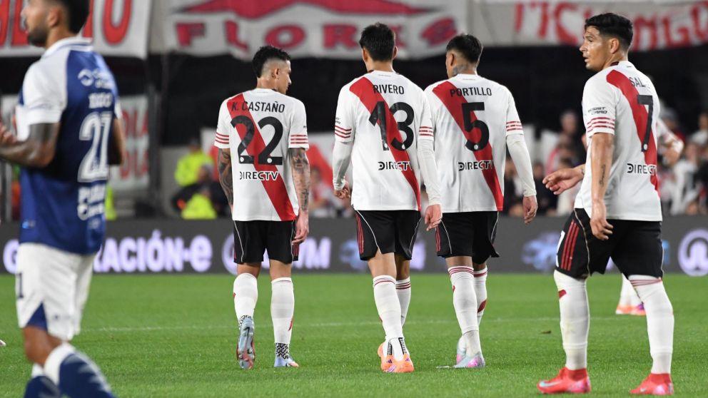Pese al �rbitro, Gimnasia venci� a River en el Monumental y los hinchas Millonarios insultaron a sus jugadores en la previa al Supercl�sico
