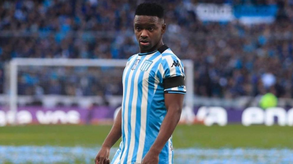 Racing está en llamas con el Inter de Porto Alegre por Johan Carbonero y lo demandó ante la FIFA