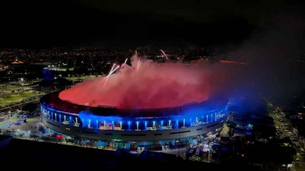 ¡Impresionante! Así fue el histórico recibimiento de los hinchas de Racing en un Cilindro que fue un infierno