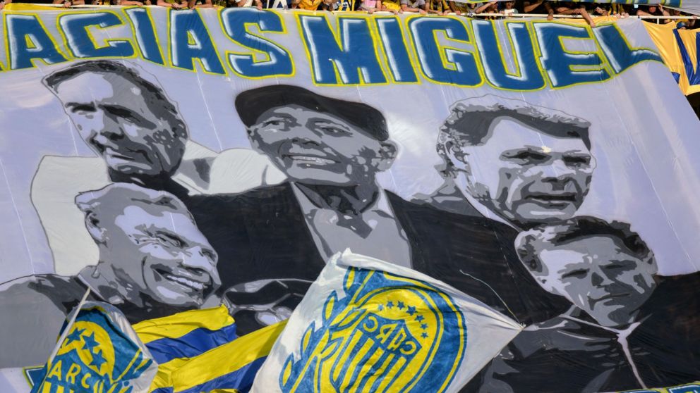 El emocionante homenaje de Rosario Central a Miguel Ángel Russo: banderas, video y la particular remera del plantel