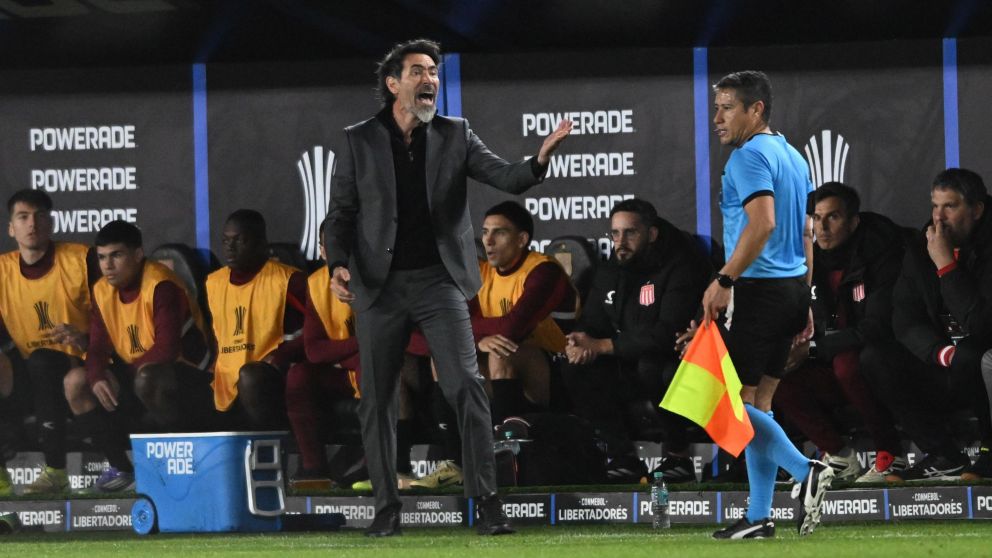La furia de Eduardo Domínguez con la prensa por los penales no cobrados a Estudiantes ante Belgrano