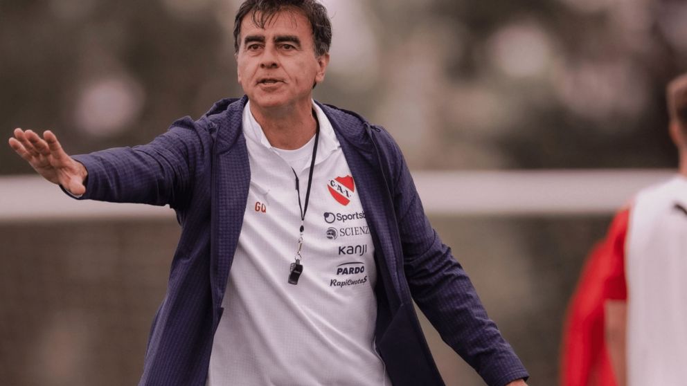Gustavo Quinteros pasó la escoba en Independiente y creó una lista negra de jugadores prescindibles