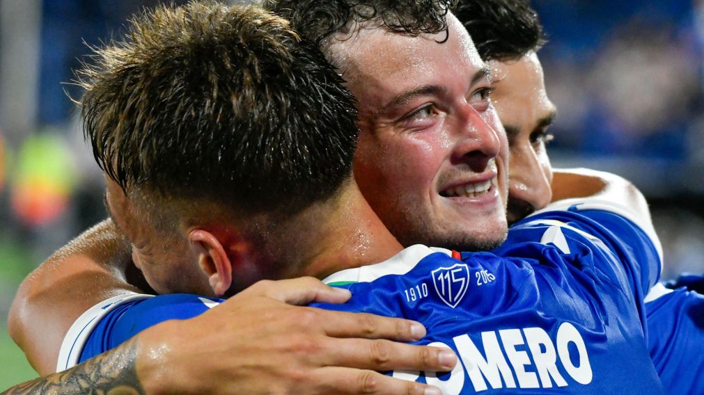 Tras otro grosero error de Magallán, Vélez logró recomponerse y venció a Atlético Tucumán