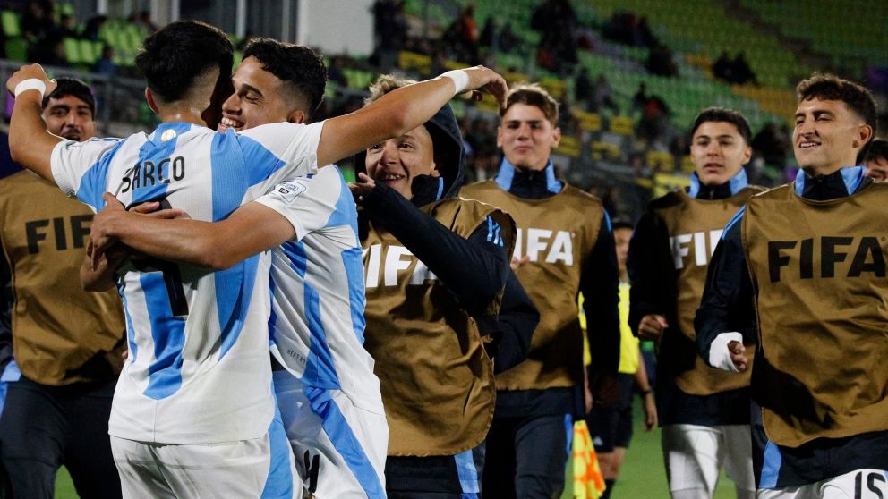 Con uno menos en todo el partido, la Selección Argentina derrotó a Cuba y arrancó el Mundial Sub 20 con una sonrisa