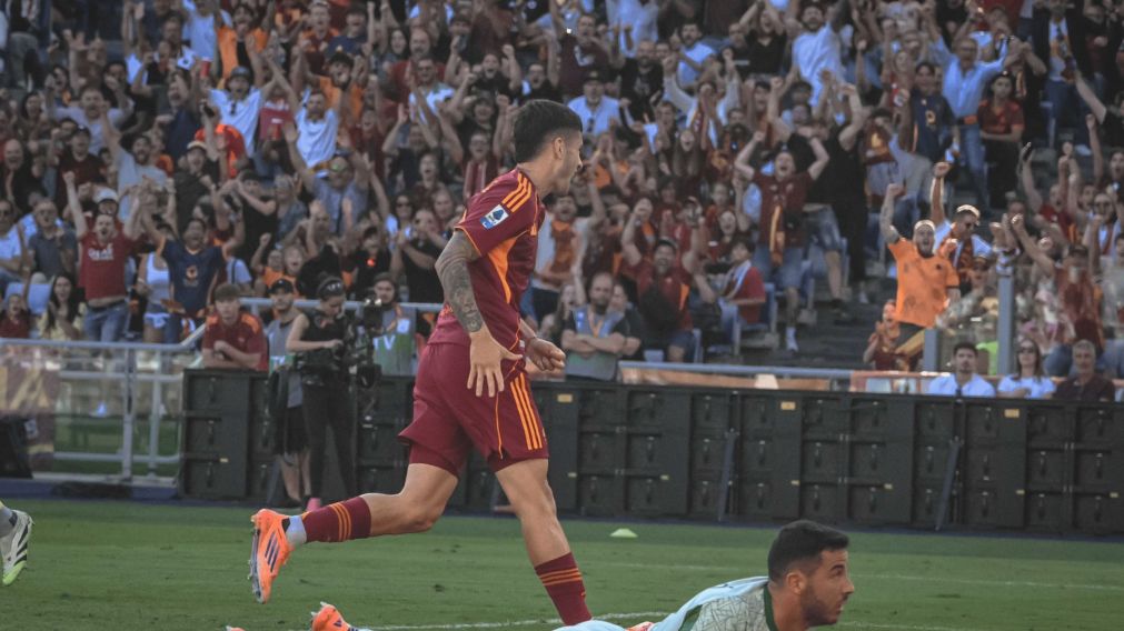 Roma venció al Hellas Verona con gol del siempre rendidor Matías Soulé