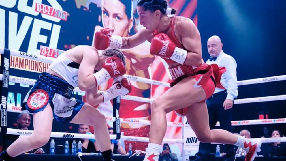 Sol Cudos perdió el título mínimo de la FIB ante Kim Clavel en su primera pelea internacional