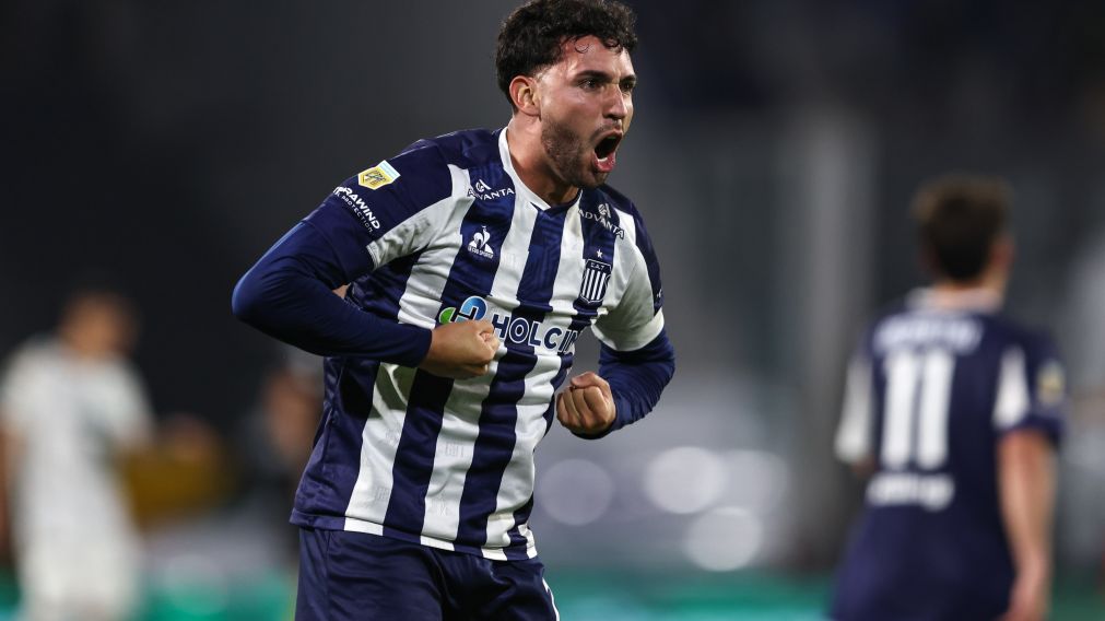 Talleres, de chiripa, se encontró con la victoria ante Sarmiento y respira Carlos Tevez