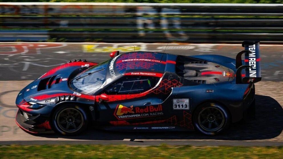 Un insaciable Max Verstappen ganó con Ferrari en el Nordschleife las 4 Horas de Nürburgring en su debut en GT3