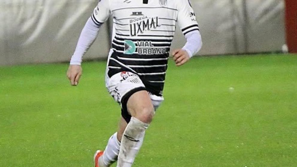 Delfor Minervino hace cálculos para ver si Estudiantes de Caseros llega a meterse en la final por el ascenso