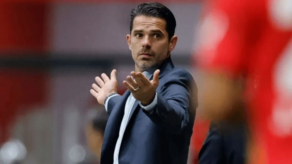 Gago sigue cosechando amigos: lo insultaron a arriba a abajo en su vuelta a Guadalajara y su puesto en Necaxa pende de un hilo