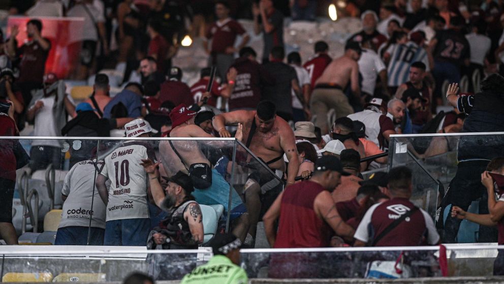 La brutal represión de la policía de Brasil con los hinchas de Lanús en el partido ante Fluminense por la Copa Sudamericana