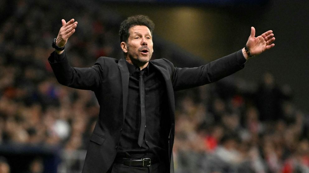 Sufre el Atlético Madrid: la UEFA sancionó al Cholo Simeone por su reacción ante un hincha de Liverpool