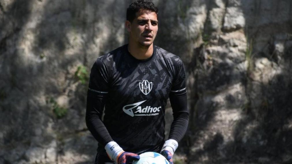 El arquero de Central Córdoba apuntó contra el arbitraje ante Boca: "Paredes tiene un cuidado especial"