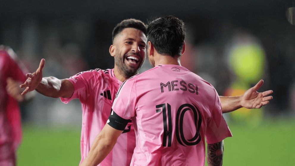 Messi brilló con un doblete en la victoria ante DC United y acercó al Inter Miami a los playoffs de la MLS