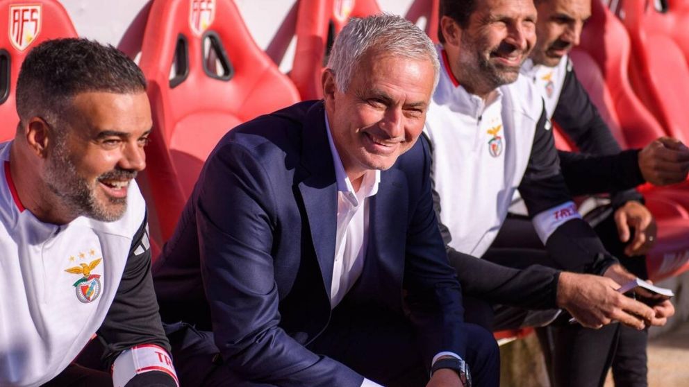 Jos� Mourinho tuvo un debut inmejorable en la goleada 3-0 de Benfica ante AVS