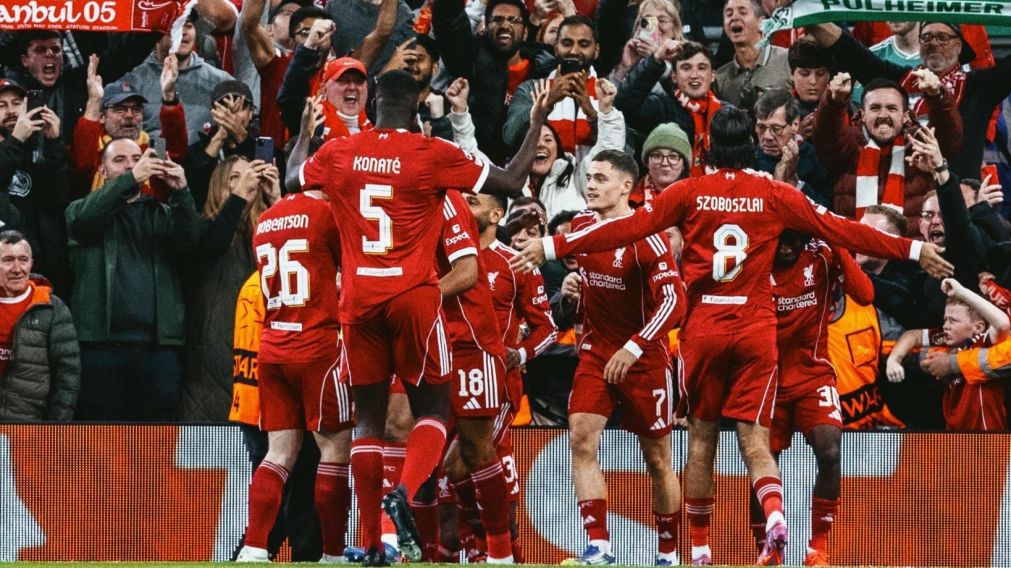Liverpool le gan� con lo justo a Everton y sigue como l�der con puntaje perfecto en la Premier League