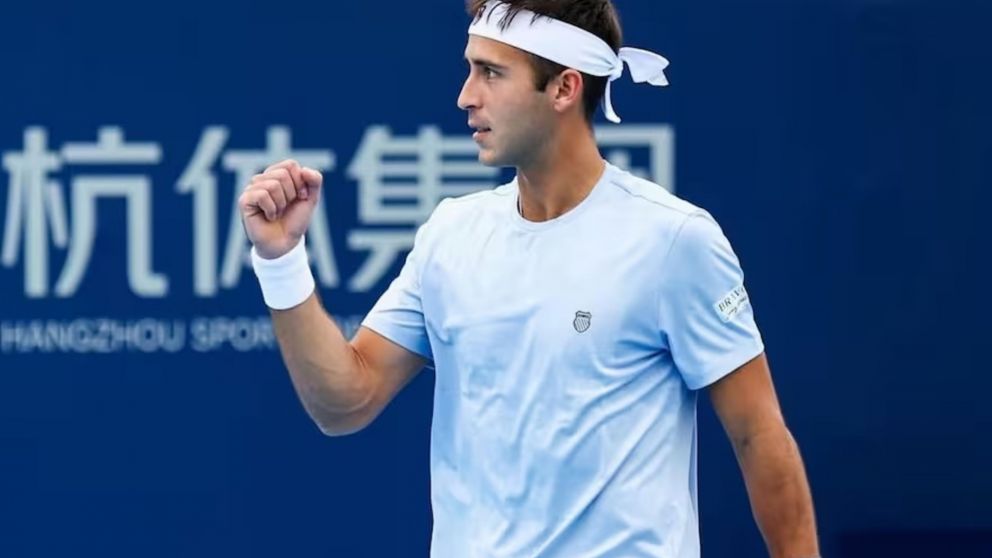 Tomás Etcheverry jugó en gran nivel ante Rinky Hijikata y se metió en cuartos de final del ATP 250 de Hangzhou