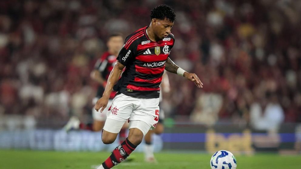 Sufre Estudiantes de La Plata: Conmebol hizo lugar al reclamo de Flamengo y le retiró la tarjeta roja a Gonzalo Plata