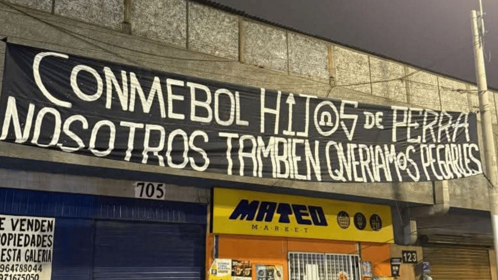 La barra de Alianza Lima amenaz� a la U. de Chile con repudiables pasacalles tras la eliminaci�n de Independiente: "Quer�amos pegarles"