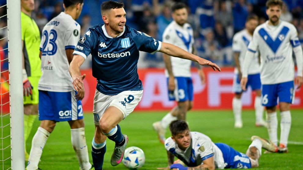 Racing y otra Maravilla copera más: con un gol de Adrián Martínez se cargó a Vélez en un partido friccionado
