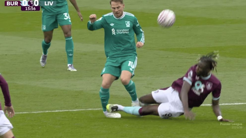La foto de Mohamed Salah con Alexis Mac Allister que trae tranquilidad tras el patadón en la victoria in extremis del Liverpool