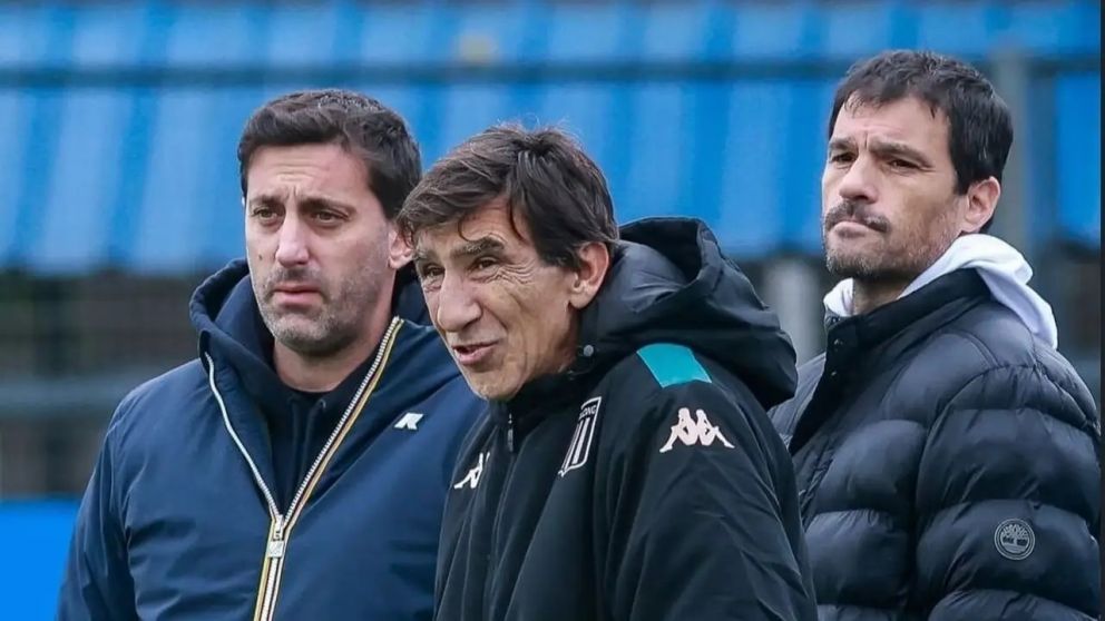 Gustavo Costas y Diego Milito, los responsables del mal momento de Racing: el duro fixture que definir� el futuro
