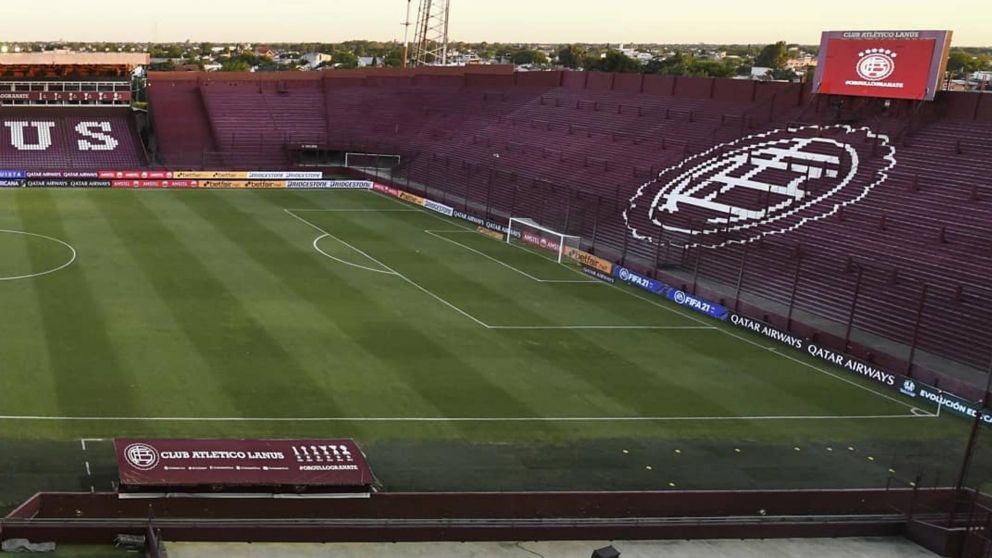 Susto en River: el jugador que sufrió un corte en la cabeza durante el partido ante Lanús