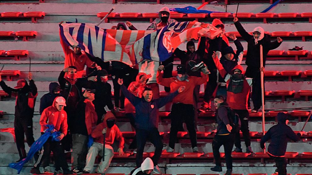 Independiente identificó a los 25 barras que atacaron a los de la Universidad de Chile: qué sanción les impondrá