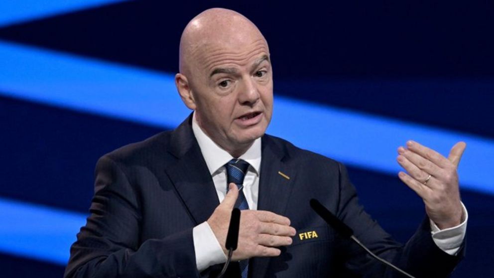 El contundente pedido de Gianni Infantino para los responsables de la batalla entre las barras de Independiente y la U de Chile