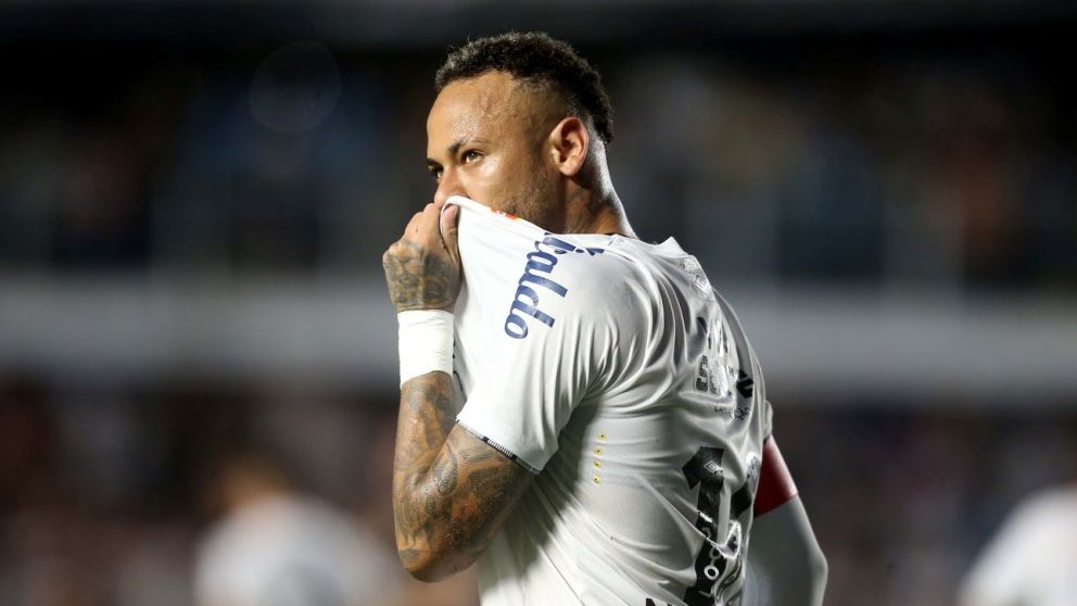 Tras no poder cerrar a Sampaoli, el Santos de Neymar negocia con otro entrenador argentino para salvarse del descenso