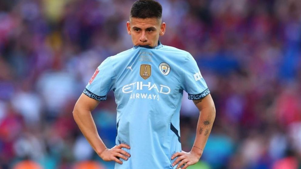 BOMBAZO: El Diablito Echeverri se va del Manchester City tras ser desplazado por Guardiola y llega a un equipo de la Bundesliga