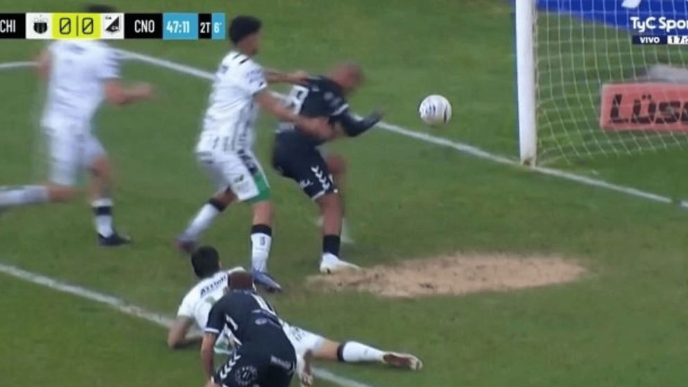El escandaloso penal que no le dieron a Central Norte ante Nueva Chicago en el último minuto