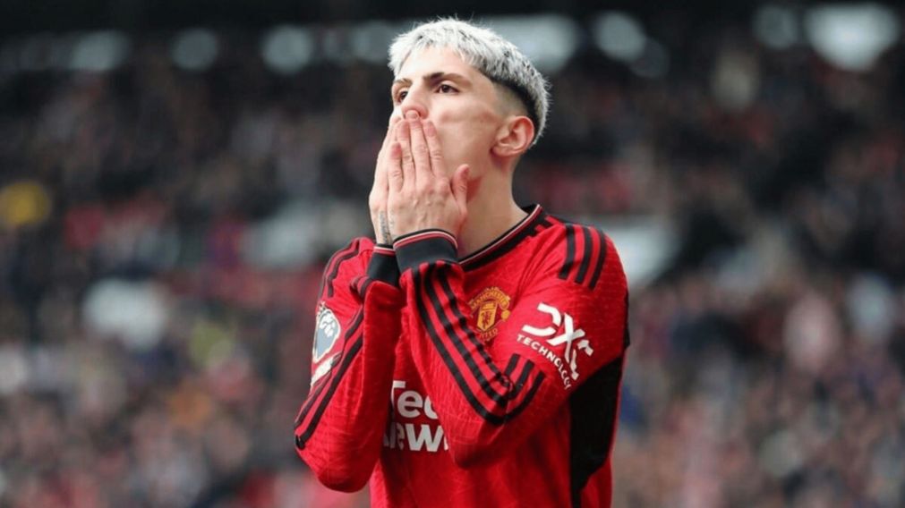 Alejandro Garnacho, el jugador más odiado del Manchester United: vandalizaron un mural con su imagen en Old Trafford
