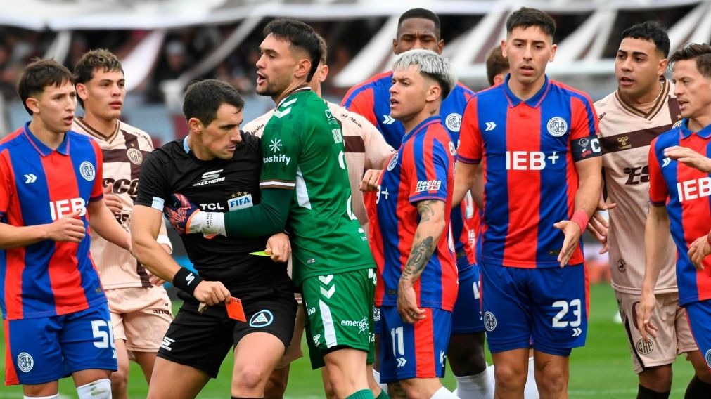 Jhohan Roma�a estall� por el arbitraje luego de la derrota de San Lorenzo ante Platense: "Inclinan la cancha"
