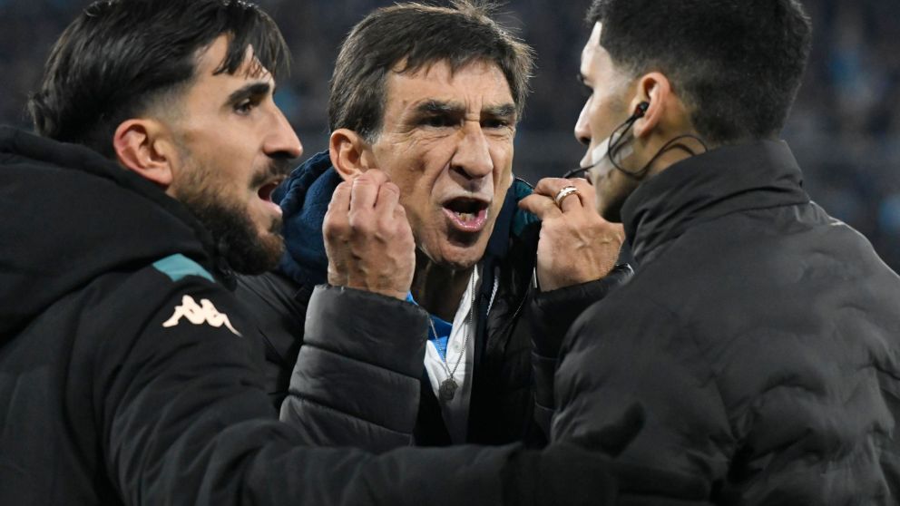 Gustavo Costas fue tendencia después del papelón que hizo Racing contra Tigre: los mejores memes